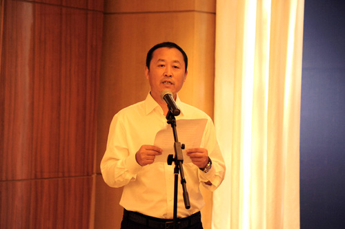 富德集團(tuán)副總裁雷富貴在捐贈(zèng)儀式上致辭